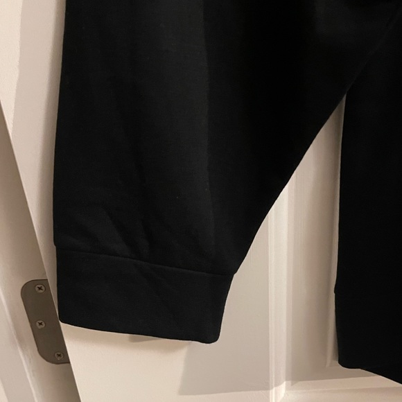 Banana Republic Women’s Black Sweatshirt with Side Zippers Size XL - Picture 2 of 8